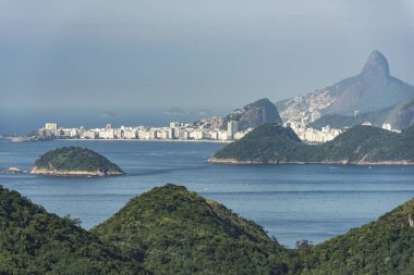 Güzel okyanus manzarası ve yeşil yağmur ormanları Parque da Cidade, Niteri, Rio de Janeiro, Brezilya.