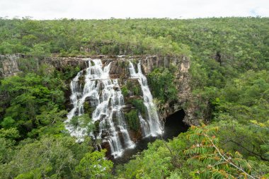 Chapada dos Veadeiros, Brezilya 'da cerrado şelalesi manzarası