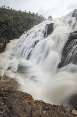 Chapada dos Veadeiros, Brezilya 'da cerrado şelalesi manzarası