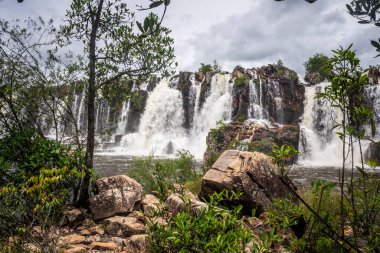  Chapada dos Veadeiros, Brezilya 'da cerrado şelalesi manzarası