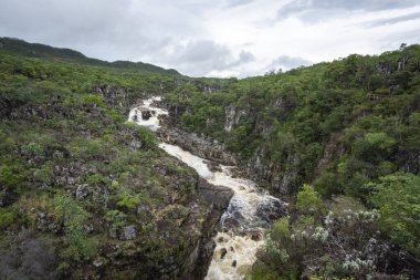 Chapada dos Veadeiros, Brezilya 'da cerrado şelalesi manzarası