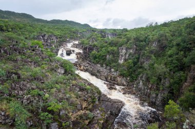 Chapada dos Veadeiros, Brezilya 'da cerrado şelalesi manzarası