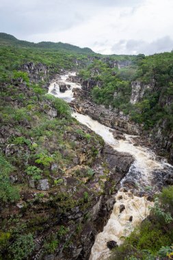 Chapada dos Veadeiros, Brezilya 'da cerrado şelalesi manzarası