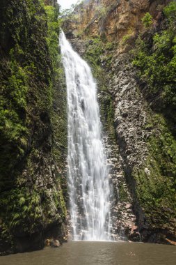 Chapada dos Veadeiros, Brezilya 'da cerrado şelalesi manzarası