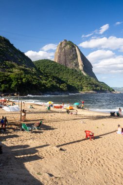Şehir plajından Sugar Loaf Dağı, Rio de Janeiro, Brezilya 'ya güzel bir manzara