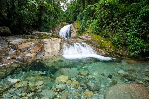 Hermosa Vista Cascada Verde Selva Atlántica Con Piscina Azul Río — Foto de Stock