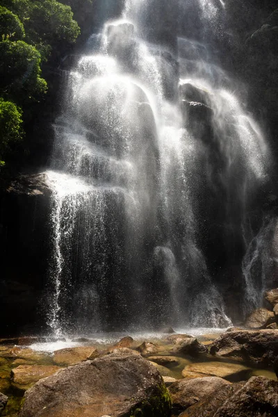 Hermosa Vista Cascada Rocosa Selva Atlántica Parque Itatiaia Río Janeiro —  Fotos de Stock