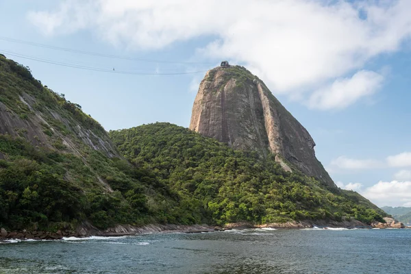 Piękny Widok Sugar Loaf Mountain Zielony Las Deszczowy Rio Janeiro — Zdjęcie stockowe