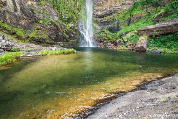 Beautiful View Big Wild Green Waterfall Rocky Wall Chapada Dos — Stok fotoğraf