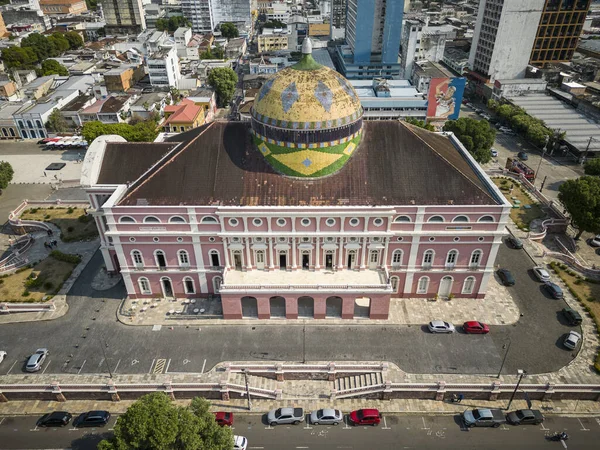 Piękny Widok Zabytkowy Różowy Budynek Amazonas Theater Kolorowym Kopułą Manaus — Zdjęcie stockowe