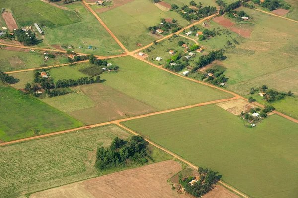 ブラジルのマト グロッソ スルのポンタ ポール近くの農業畑やプランテーション作物への美しい空中ビュー — ストック写真