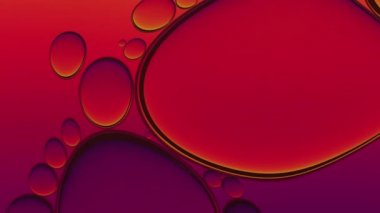 Altın kozmetik petrolün dikişsiz döngüsü 4K. Sarı kozmetik petrol arka planının özünde petrol var. Temiz enerji soyut altın sıvısı. Doğal güzellik yağı arka planı.