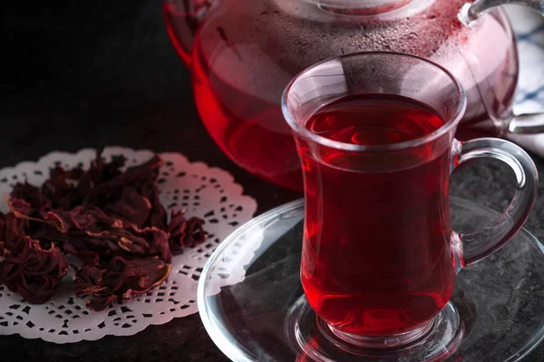 Чайник Чашка Чая Целебным Сушеные Цветы Гибискуса — стоковое фото
