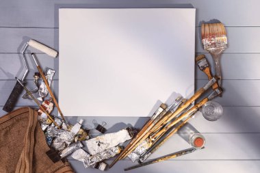 Resim atölyesinde resim ya da çizim. Üst görünüm modelleme arkaplanı