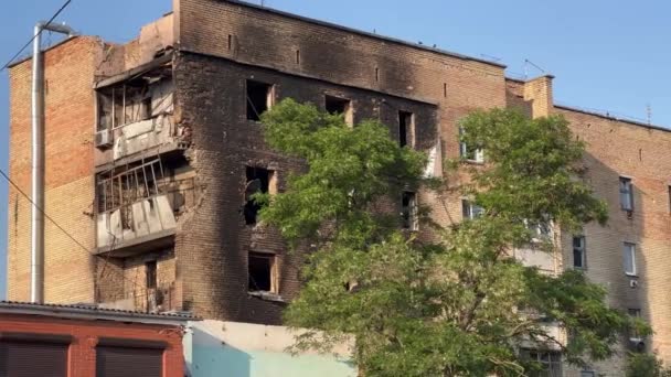 Зруйновані Спалені Багатоповерхові Будинки Україні Під Києвом Стіни Розбиті Вікна — стокове відео