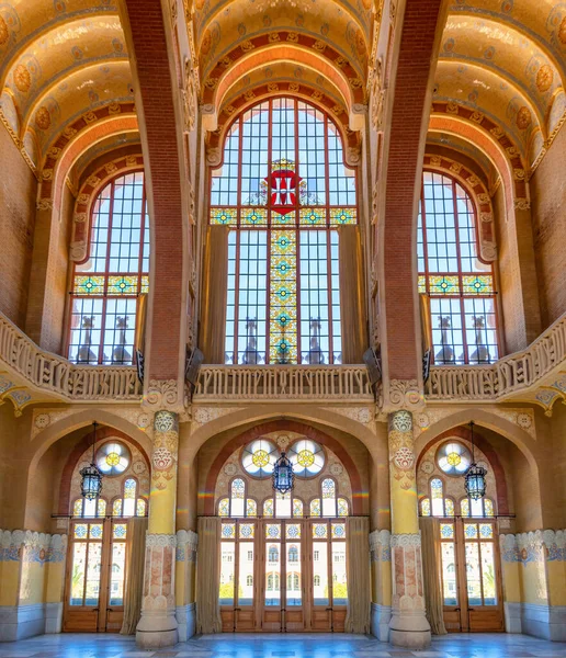 Barcelona Spanien September 2021 Kirchenfenster Der Aula Des Krankenhauses Vom — Stockfoto