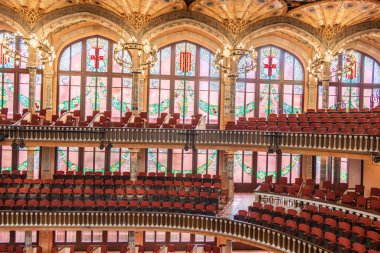 Barcelona, İspanya-27 Eylül 2021: Palau de la Musica Catalana. Vakfın görevi, başta koro şarkıları, bilgi ve kültür mirası ve opera yayılımı olmak üzere müziği tanıtmak.