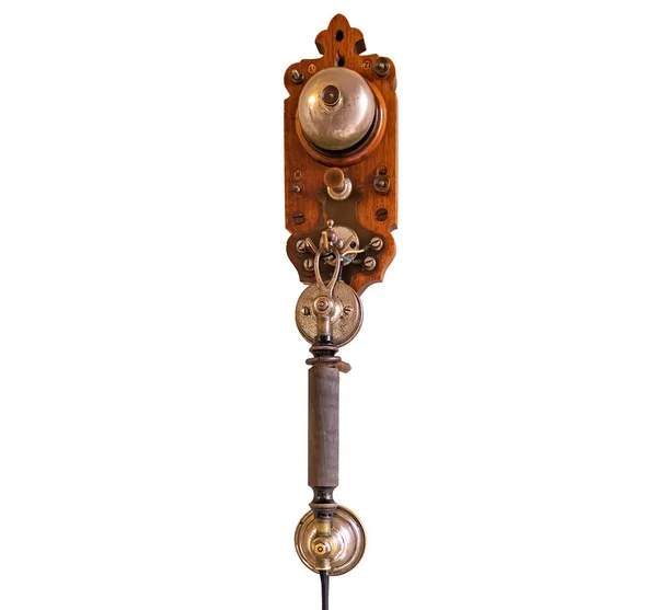 通信用の古いヴィンテージコード電話は黄色の壁にかかっています 1880年代からヨーロッパで最初の電話機の一つ 白地に隔離された — ストック写真