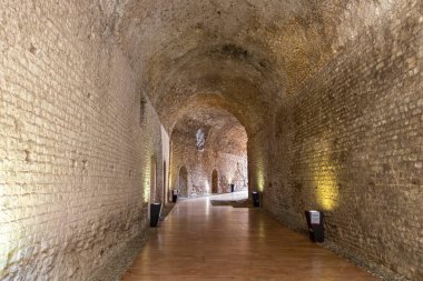 Tarragona, İspanya - 23 Eylül 2021: Tarragona Roma sirkinin altındaki kasa