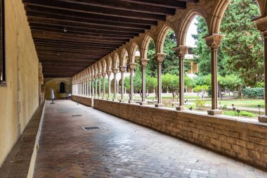 Barcelona, İspanya - 24 Eylül 2021: Pedralbes Manastırı. Barselona, Katalonya, İspanya 'da bir Gotik manastırı.