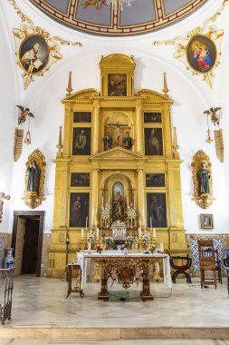 Huelva, İspanya - 24 Ekim 2021 Santa Maria de Gracia Madres Agustinas Manastırı 'nın ana sunağı. Manastır, Augustinian rahibelerinin katolik manastırıdır..