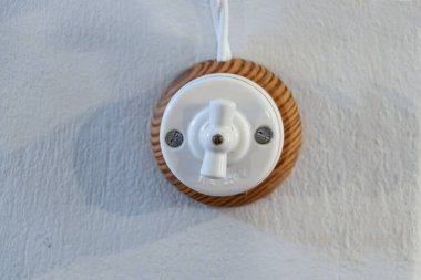 Eski yuvarlak döndürülmüş ışık düğmesi