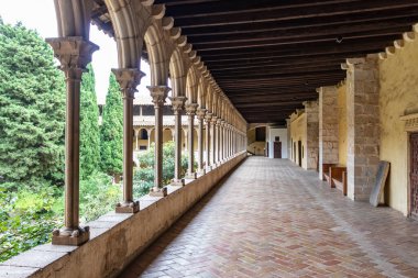 Barcelona, İspanya - 24 Eylül 2021: Pedralbes Manastırı. Barselona, Katalonya, İspanya 'da bir Gotik manastırı.