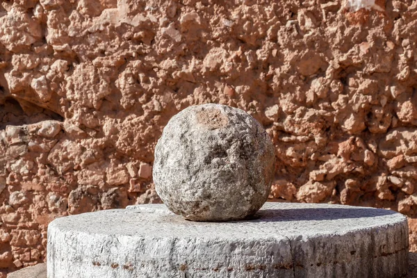 Каменный Пушечный Шар Защиты Крепостей Внешних Стенах Замка Небла Уэльве — стоковое фото