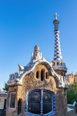 Barcelona şehrinde mimar Gaudi tarafından tasarlanan ünlü Parc Guell, Barcelona, Katalonya, İspanya 'da bulunan Carmel Hill' deki bahçeler ve mimari unsurlardan oluşmaktadır.