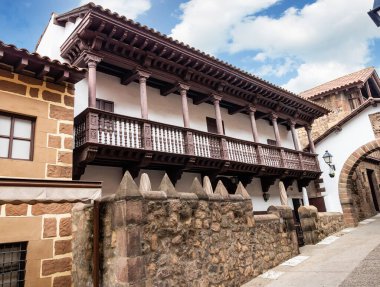 Calle de los Caballeros 'taki Ramos Evi (centilmen sokağı), Soria' daki Vinuesa 'dan Poble Espanyol' a kadar, İspanya 'nın Barselona kentindeki İspanyol Köyü, Katalonya, İspanya.