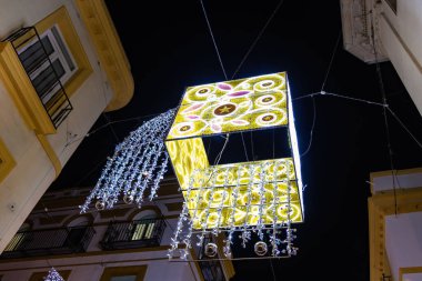 Sierpes Caddesi, Sevilla, Endülüs, İspanya 'da Noel süslemesi