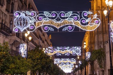 Noel ışıkları süsleme Anayasası Bulvarı, Avenida de la Constitucion, Seville, Endülüs, İspanya