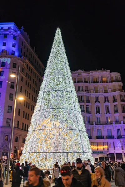 Madrid Spain December 2021 Crowd Unidentified People Walking Christmas Tree — Stock Photo, Image