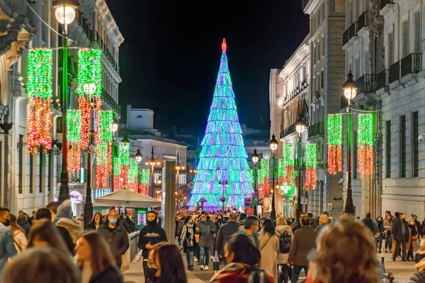Madrid Spain December 2021 Crowd Unidentified People Walking Christmas Tree — Photo