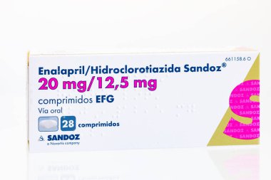 Huelva, İspanya - 07 Mayıs 2022: Enalapril Maleate ve Hydrochlorothiazide karışımı, temel hipertansiyon tedavisi. 