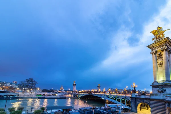 Pont Alexandre Iii Éjszaka Egy Fedélzeti Ívhíd Amely Átível Szajna — Stock Fotó