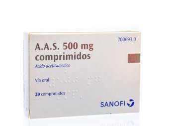 Huelva, İspanya - 6 Haziran 2022 İspanyol A.A.S. Sanofi laboratuvarından (asetilsaliklik asit). Salisilik asit organik bir bileşiktir. Aspirinin öncüsü ve metabolittir.. 