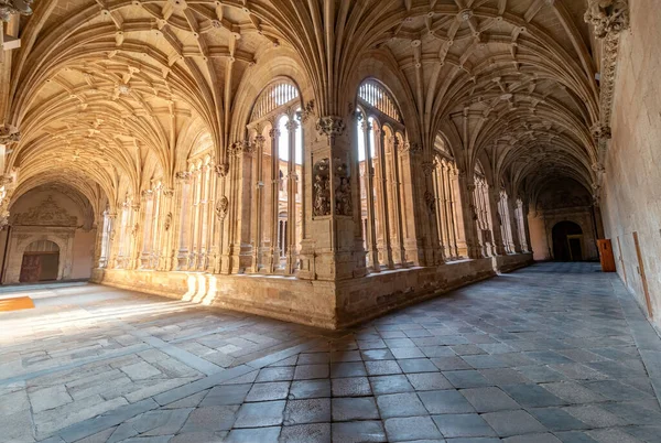 Salamanca - 10 Eylül 2017: Salamanca 'daki Saint Esteban Manastırı, Kastilya ve Leon, İspanya