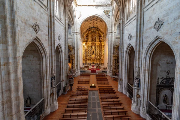 Salamanca - 10 Eylül 2017: Salamanca, Kastilya ve Leon, İspanya 'daki Saint Esteban manastırının içinde