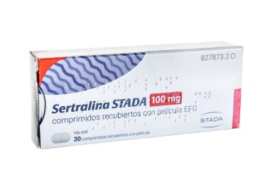 Huelva, İspanya - 8 Eylül 2022: Stada Laboratuvarından Sertraline. Seçici serotonin geri alma inhibitörünün (SSRI) bir antidepresanı..