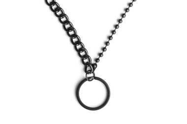 Yüzüklü siyah metal zincir, beyaz arka planda. Ayrı bir nesne. Tasarım için detaylar