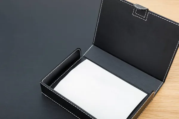Чорна Шкіряна Коробка Документів Робочому Столі Офісі Порожніми Листами Використовується — стокове фото