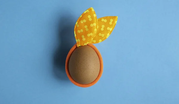 Huevo Con Manchas Orejas Conejo Copiar Espacio Puesta Plana — Foto de Stock
