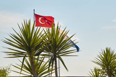 5 Temmuz 2021 'de Antalya' da, Türkiye 'de 19 Temmuz' a, Türk bayrağına ve Akdeniz kıyılarına ilişkin kısıtlamaların kaldırılmasından iki hafta sonra