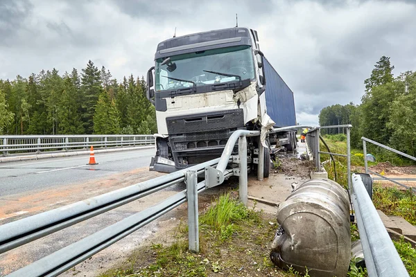 Agosto 2022 Tinuzi Letonia Accidente Automovilístico Una Carretera Camión Después —  Fotos de Stock