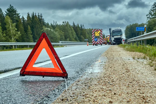 Agosto 2022 Tinuzi Letonia Accidente Automovilístico Una Carretera Camión Después Imagen De Stock