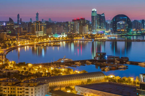 Vista Panorámica Ciudad Bakú Capital Azerbaiyán Vista Nocturna Ciudad — Foto de Stock
