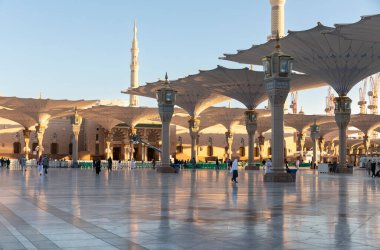 Medya, Suudi Arabistan, 4 Ocak 2022: Peygamber Muhammed 'in Camii' nde sabahın erken saatlerinde