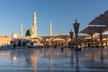 Medya, Suudi Arabistan, 4 Ocak 2022: Peygamber Muhammed 'in Camii' nde sabahın erken saatlerinde