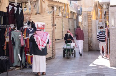 Taif, Suudi Arabistan, 5 Ocak 2022: Taif Pazarı 'ndaki insanlar